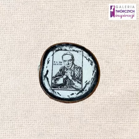 Ozdoba drewniana ,,kard. Wyszyński'' - 8,5 x 8,5 cm